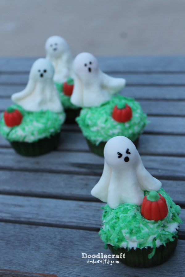 adorable kawaii ghost cupcakes marshmallow fondant lollipops easy diy candy corn pumpkin halloween treats spooky (15).JPG