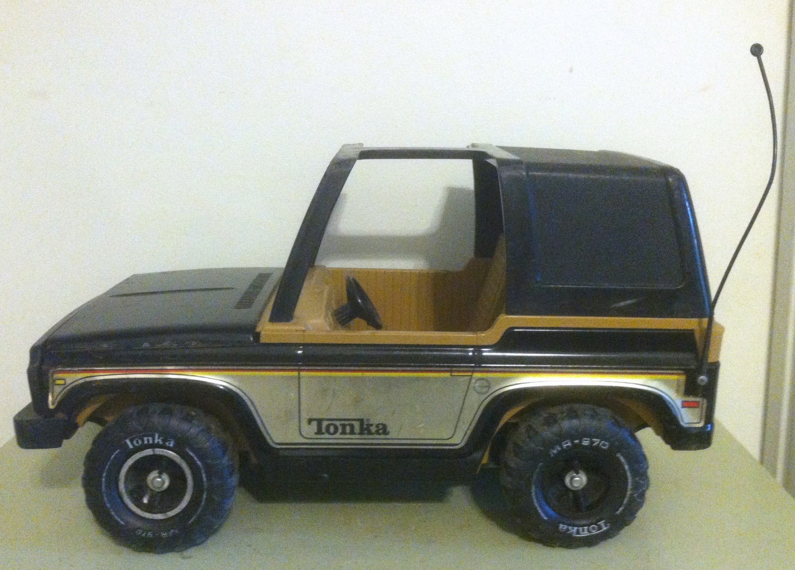 0 Vintage 1970s-80s Pressed Steel Ford Bronco Tonka Jeep,Model MR-970    Tonka Pressed Steel Black Jeep With Hard Top Model MR 970.JPG