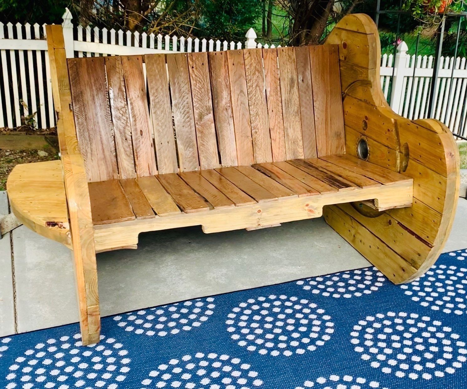 Cable Spool Pallet Bench - DIY Outdoor Seating!