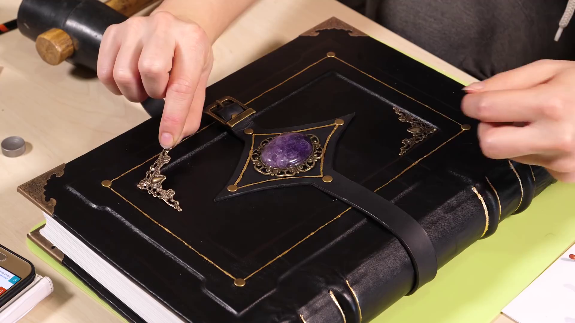 leather-book-tome-sketchbook-notebook-homemade-diy-journal-bookbinding-grimoire-2018-10-22-11h36m28s798.png