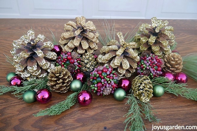 Christmas-decorations-with-green-dark-red-glass-balls-berry-kissing-balls-gold-glittered-pine-cones-fresh-evergreen-branches.-Gold-glittered-cone-DIY_new.jpg