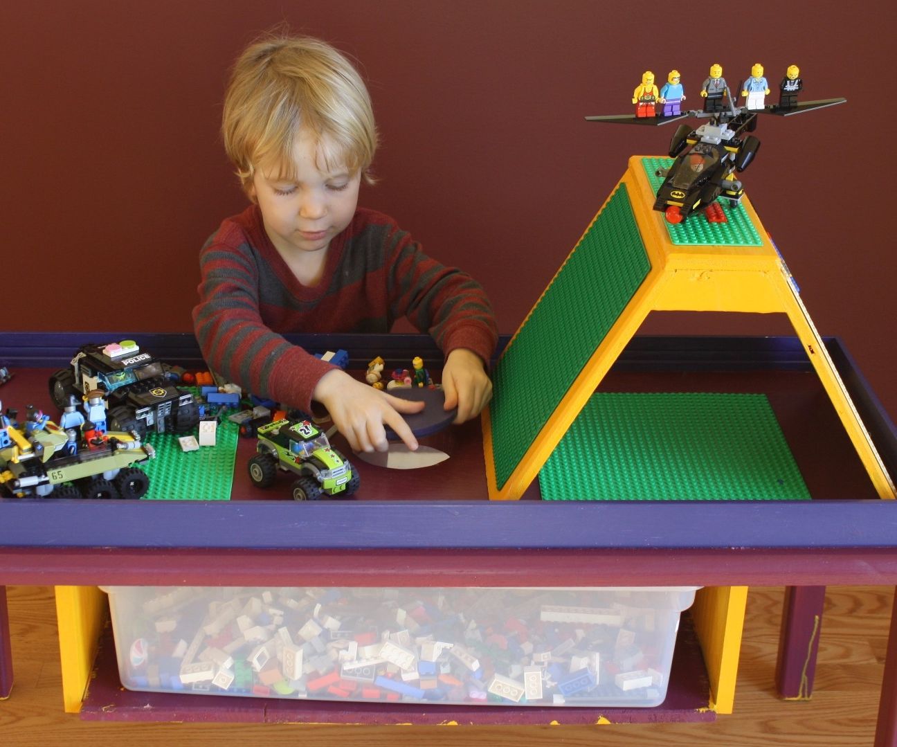 LEGO table with integrated parts bin
