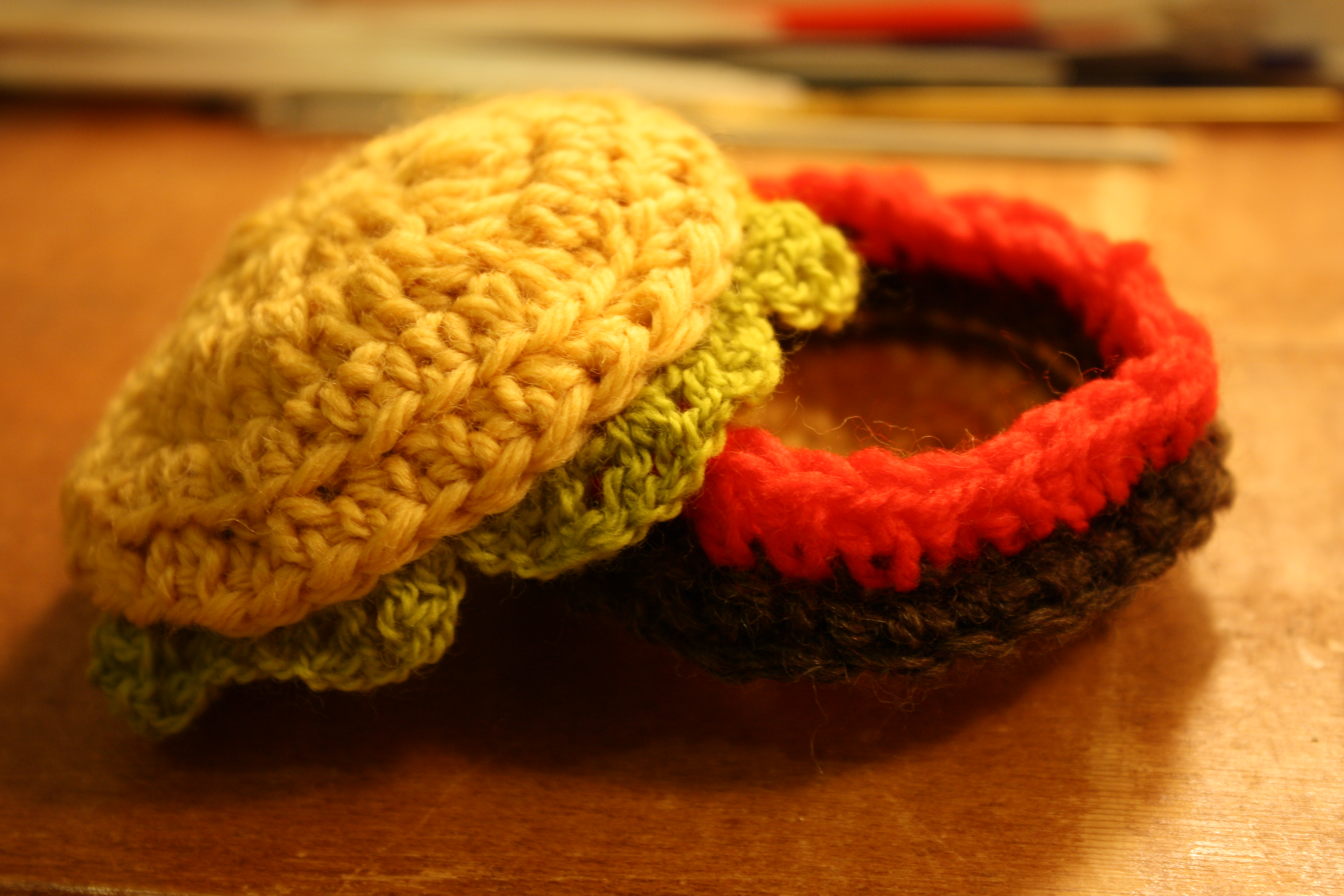 How to Build a Hamburger Trinket Box With Yarn!