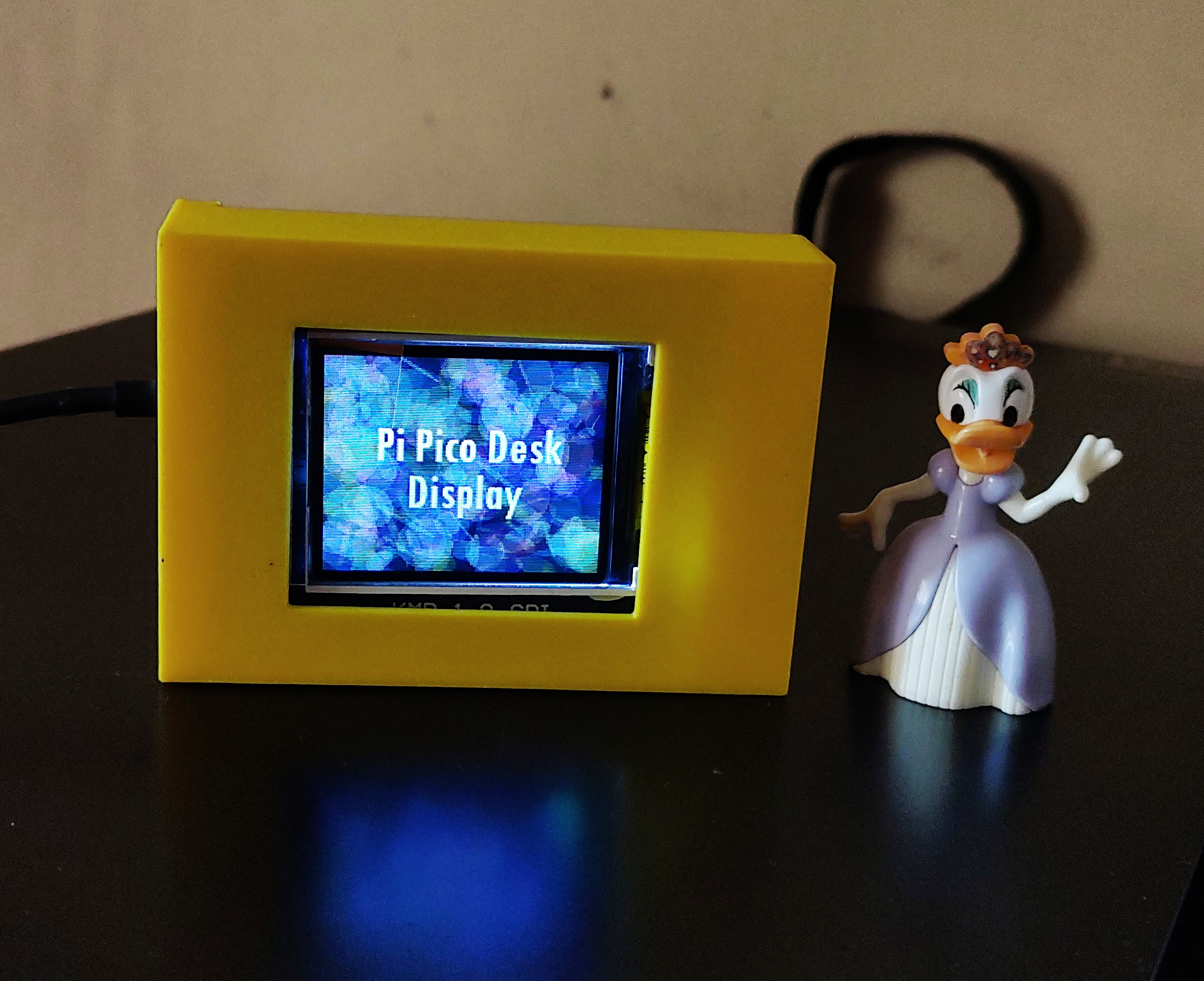 A Hackable and Geeky Wi-Fi Display for Your Desk