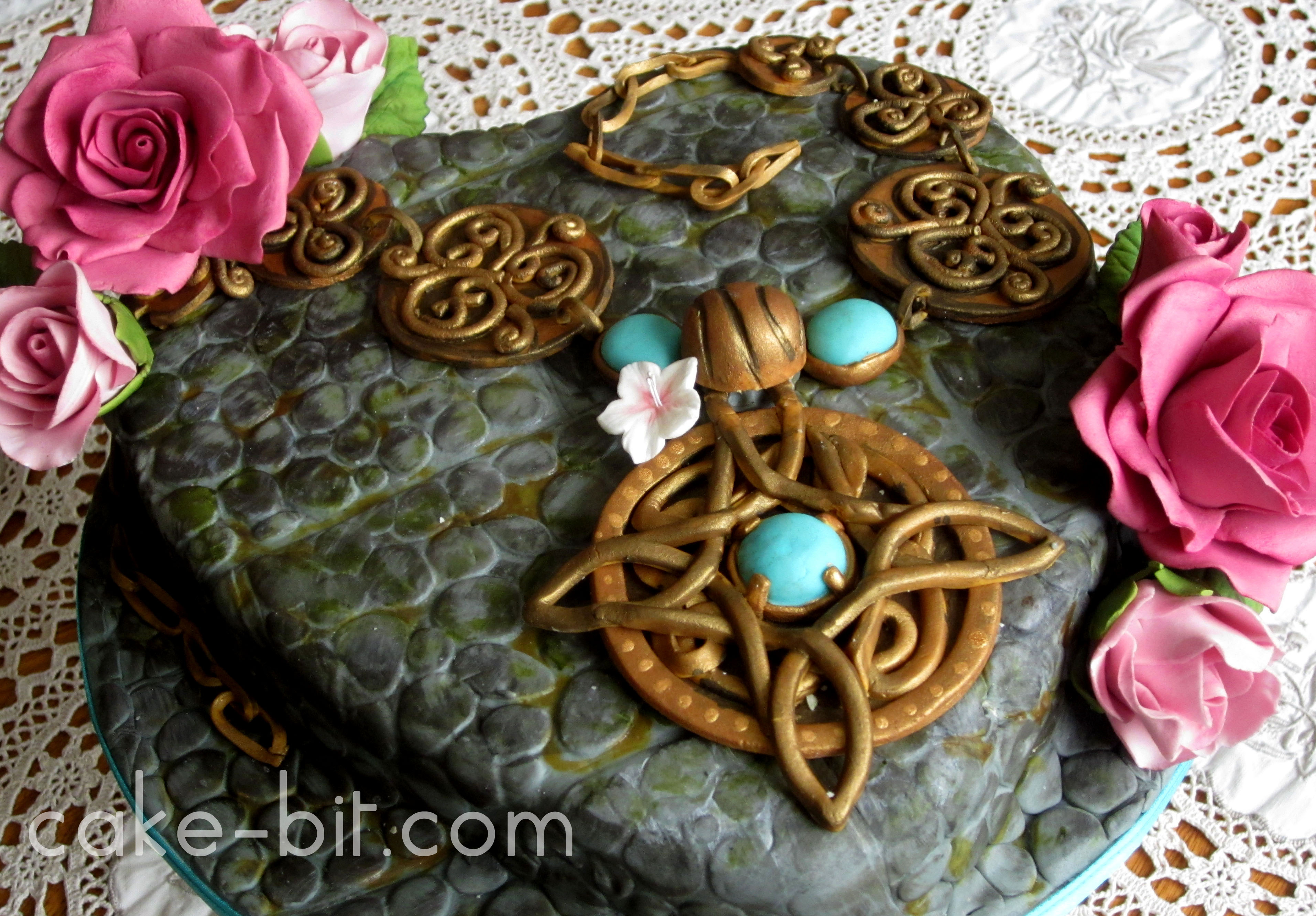 Romantic Skyrim-inspired "Amulet of Mara" Cake!