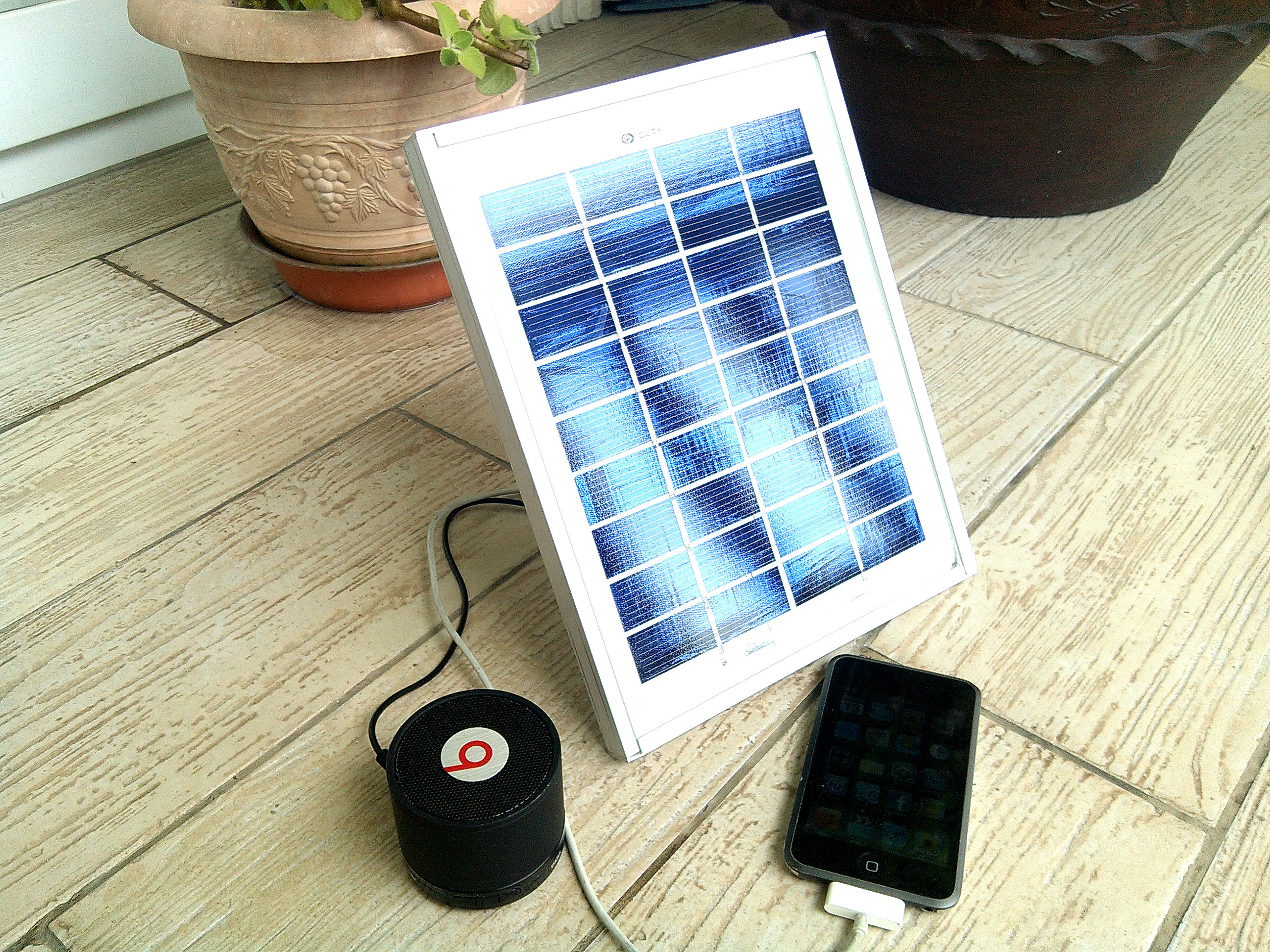 DIY Portable USB Solar Charger ($20 - 4 Ports)