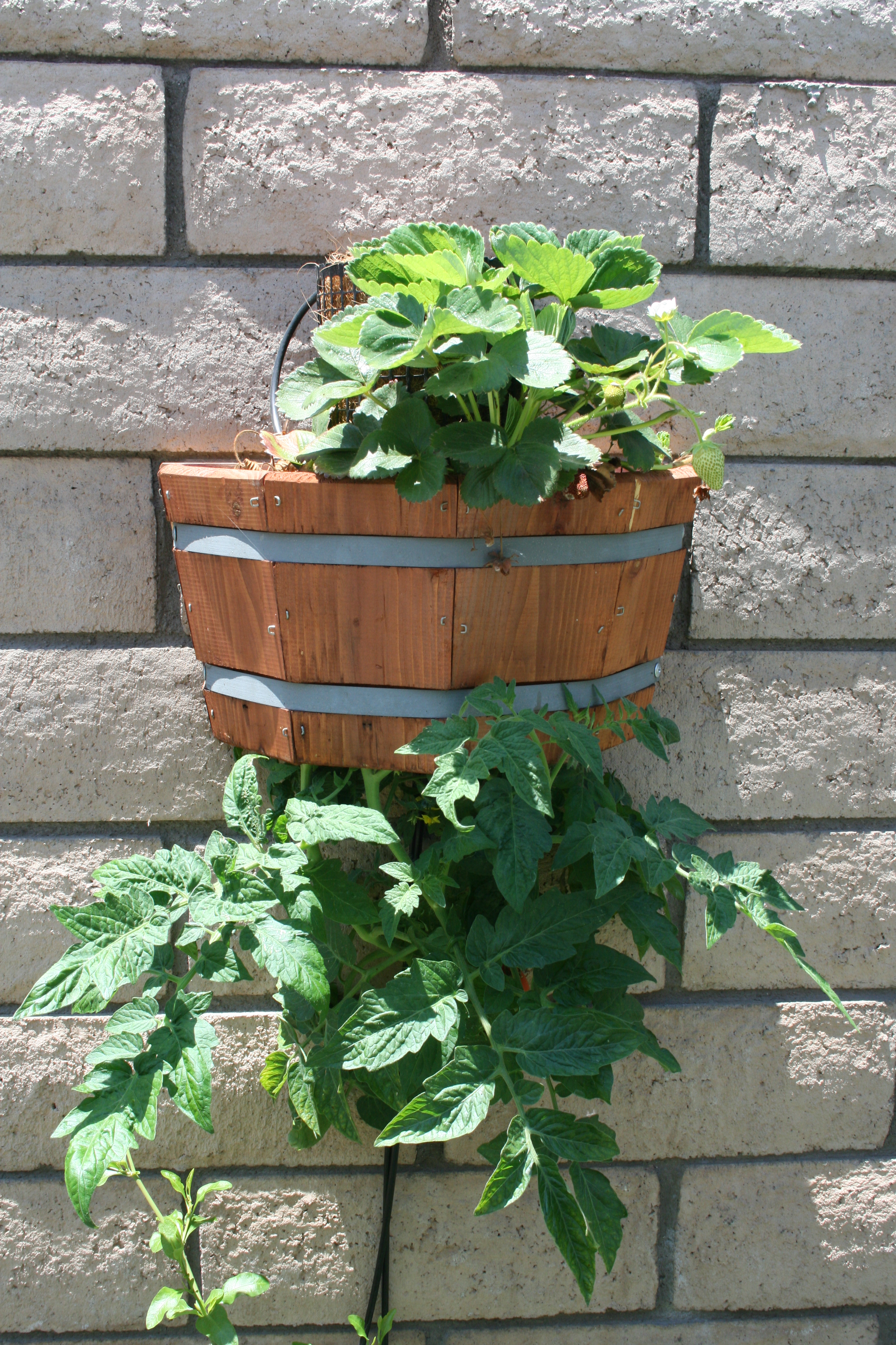 How to Build an Attractive, Space Saving Upside Down Planter.