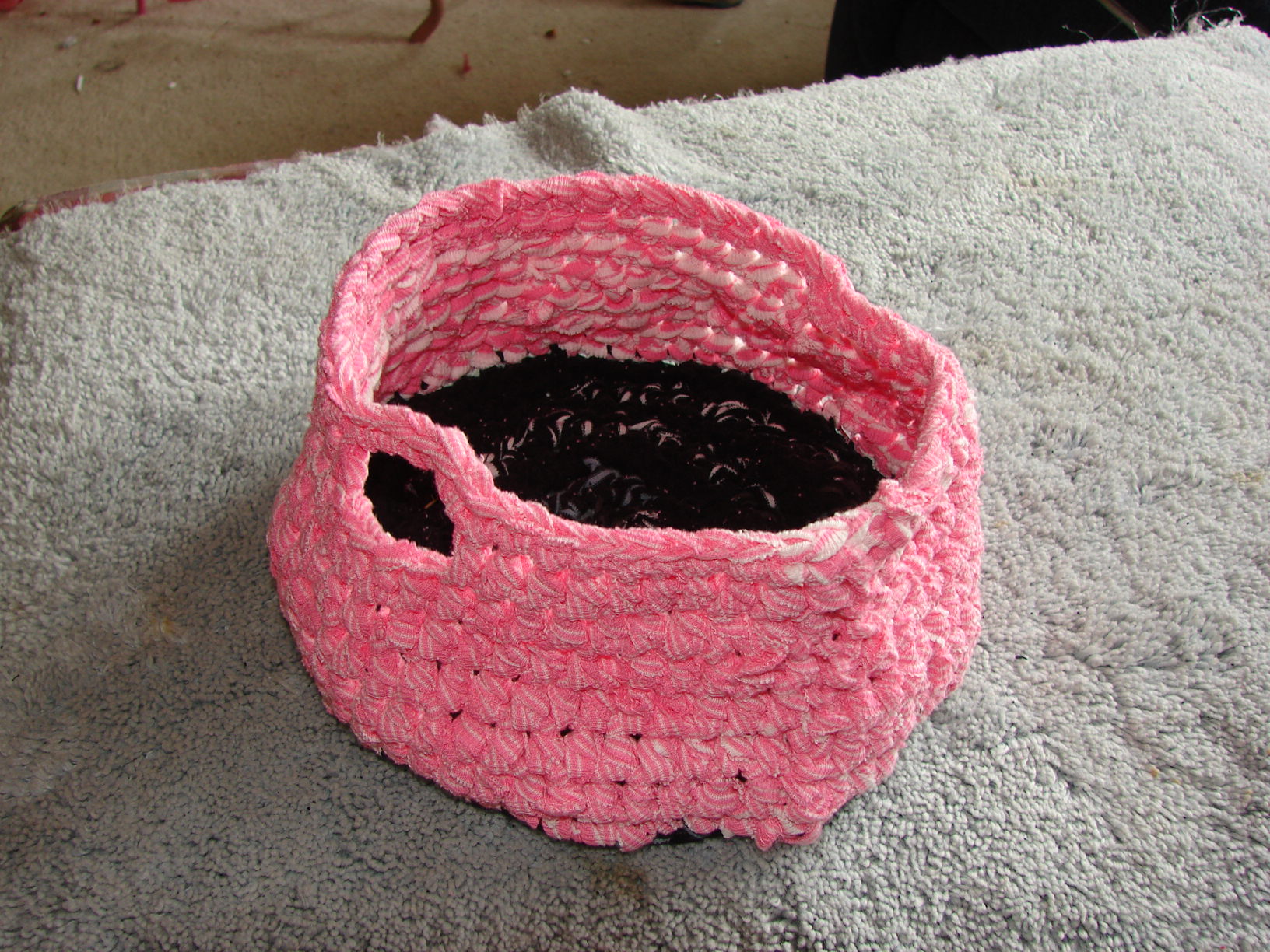 How to Crochet a Basket With T-shirt Yarn