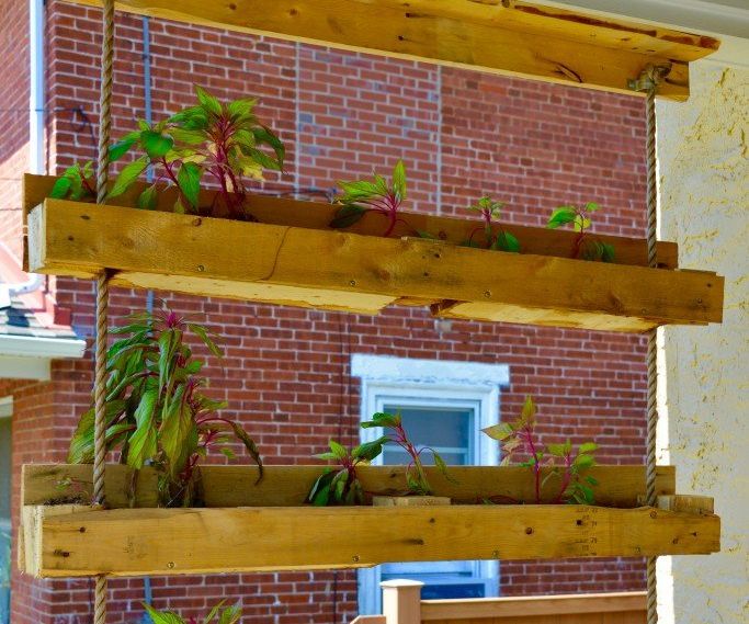 Pallet Project Inspired! Making the Hanging Gardens of Pallet-On Planter