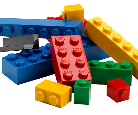 How to Build A Simple Lego House (For Children 8+)