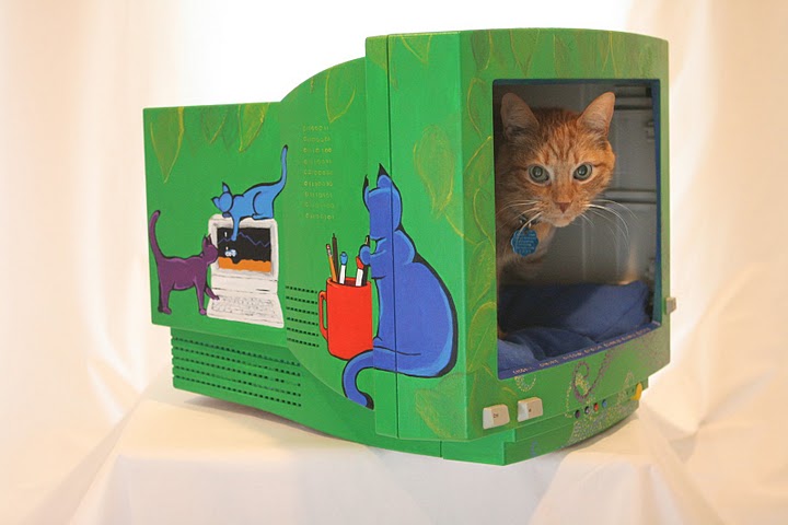 Make a Cat Bed From a Computer Monitor