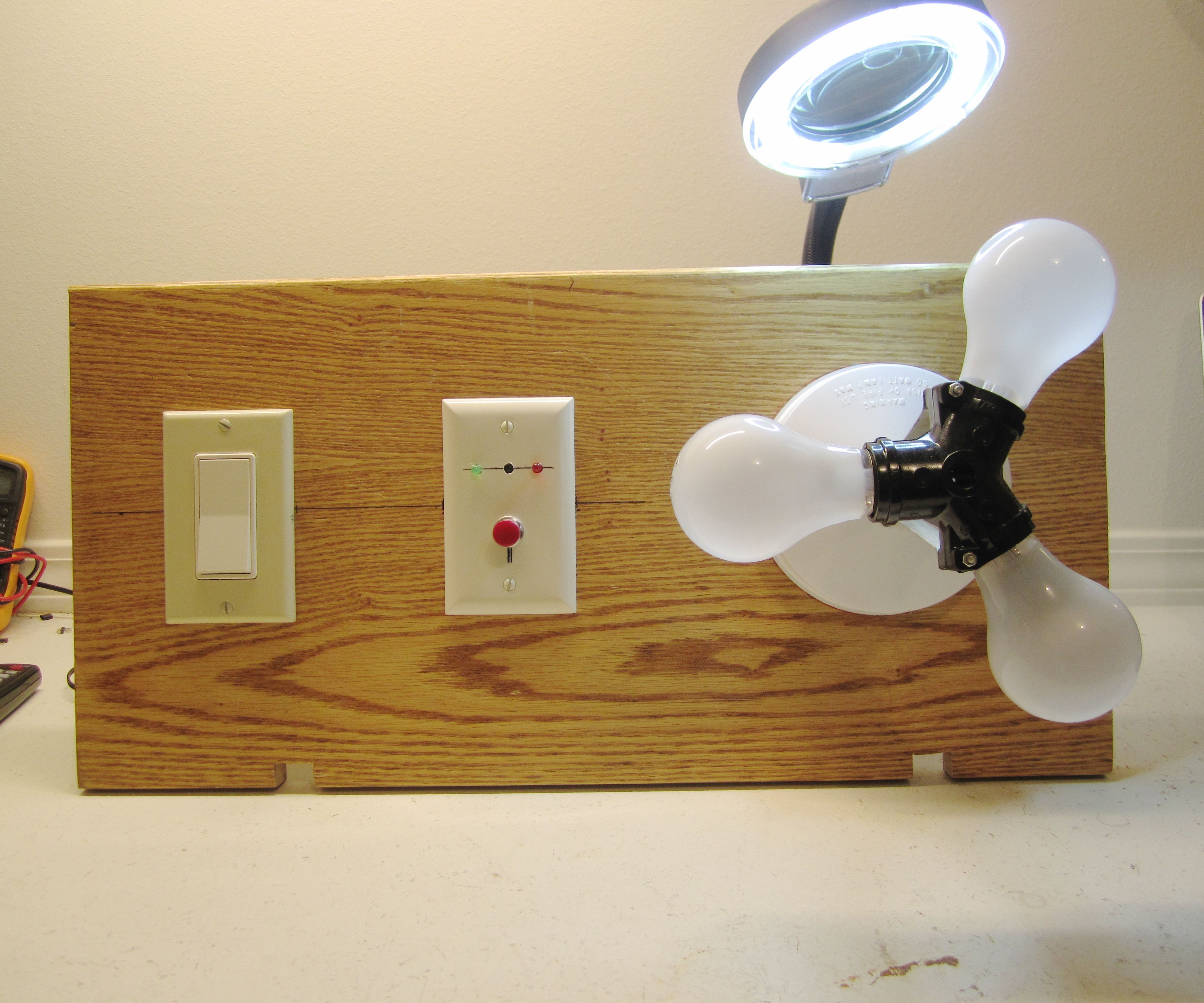 Remote Control Light Switch (ARDUINO)