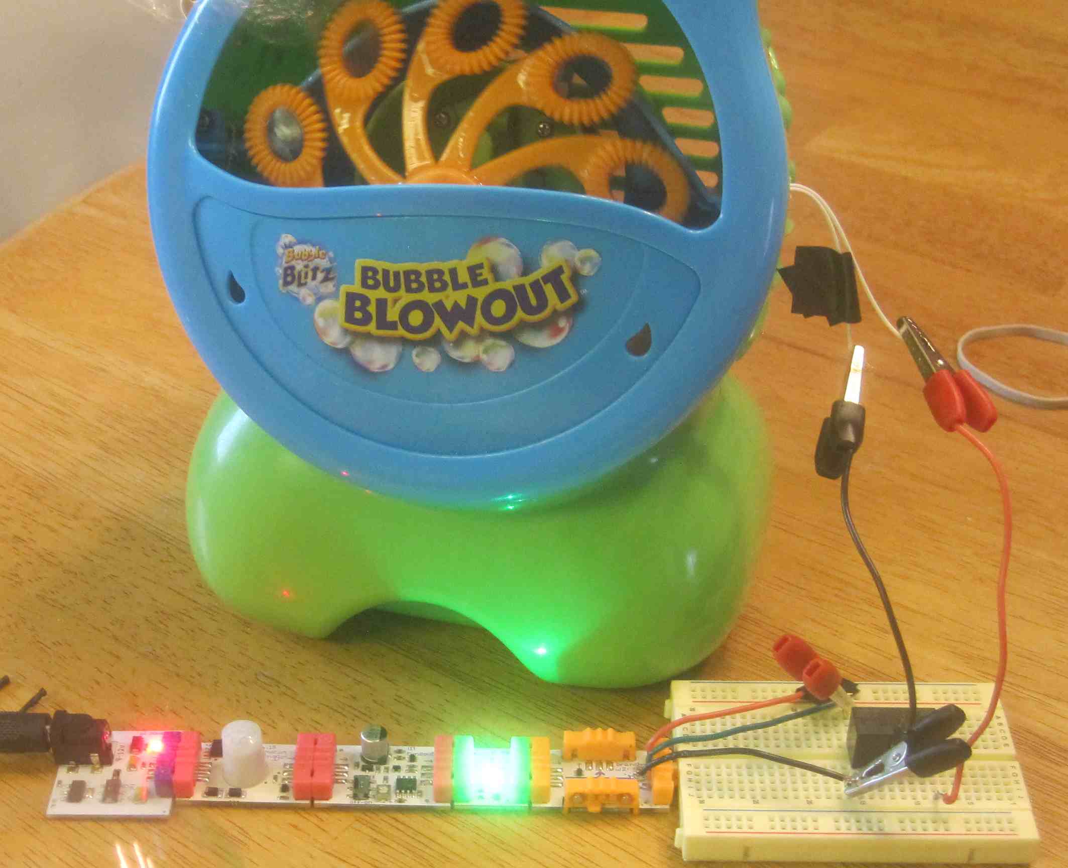 Motion Sensitive Bubble Machine With LittleBits!