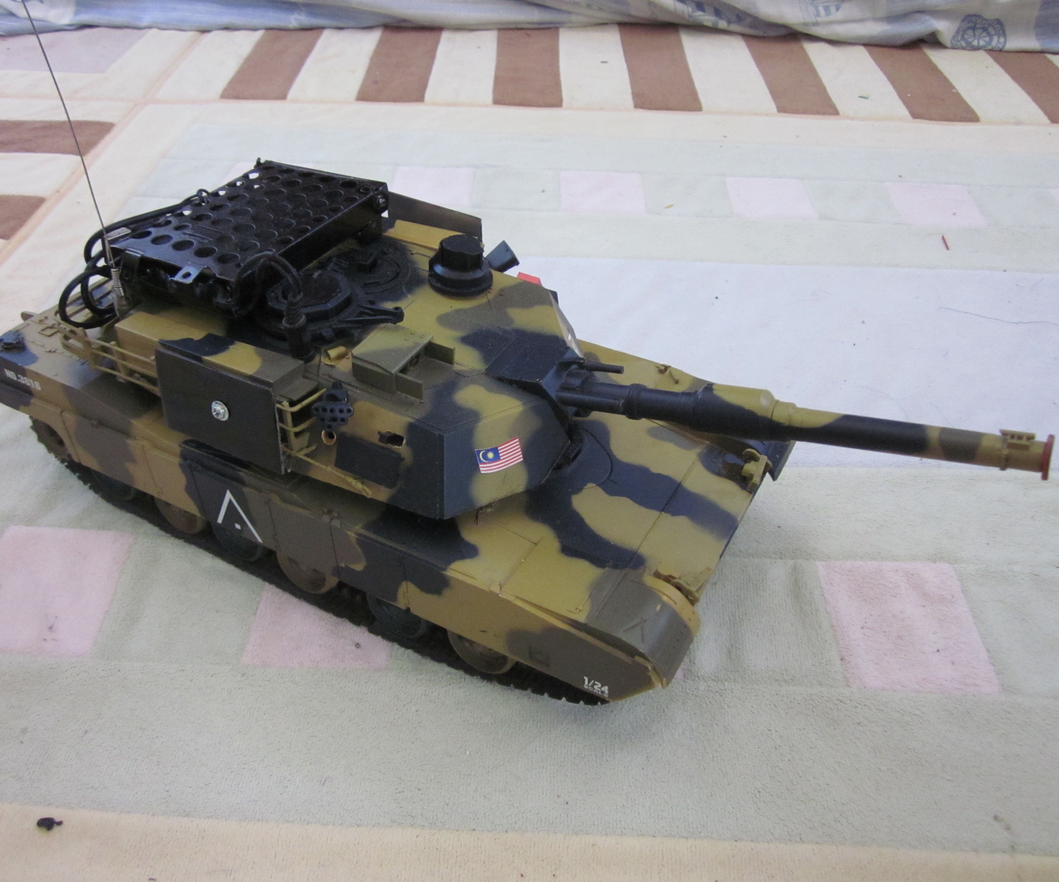 Bluetooth Control RC Tank + Android + Arduino