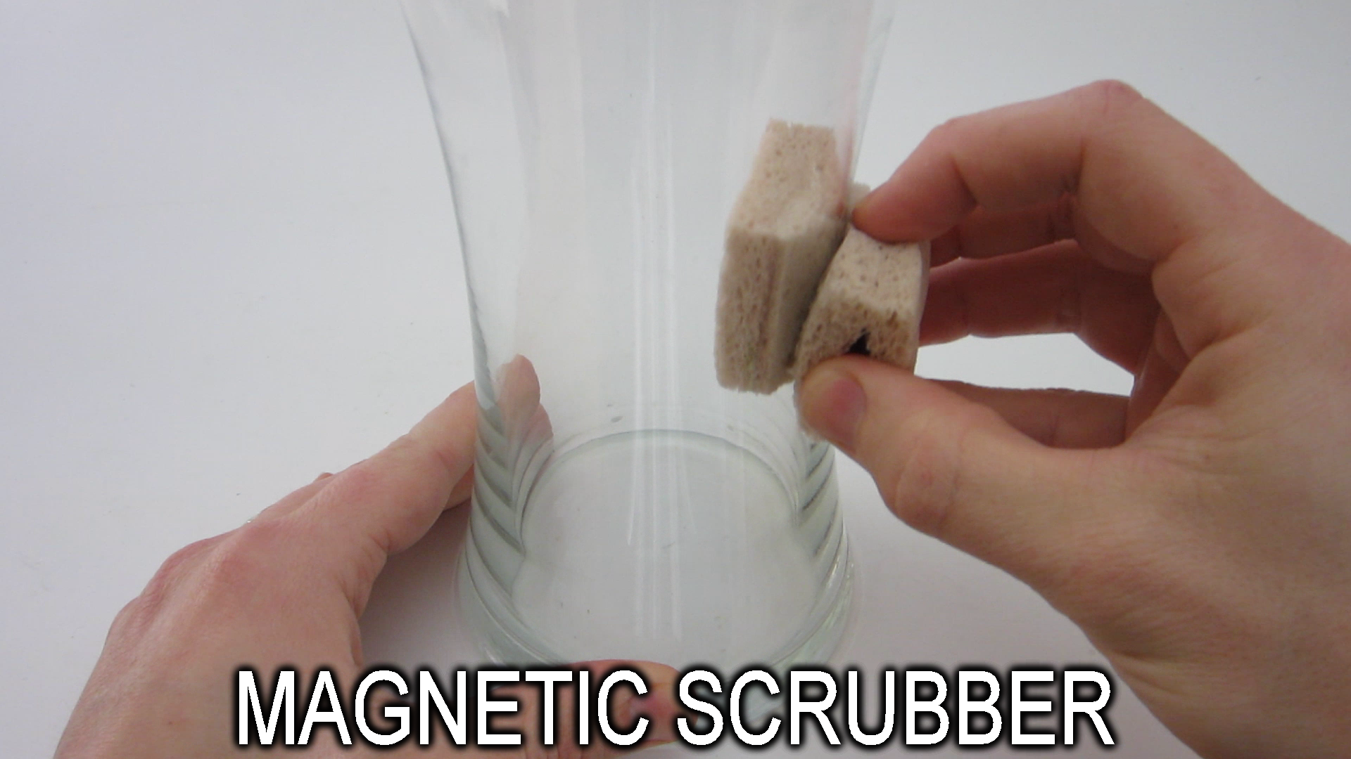 Magnetic Scrubber That Can Clean the Insides of Vases and Fish Tanks