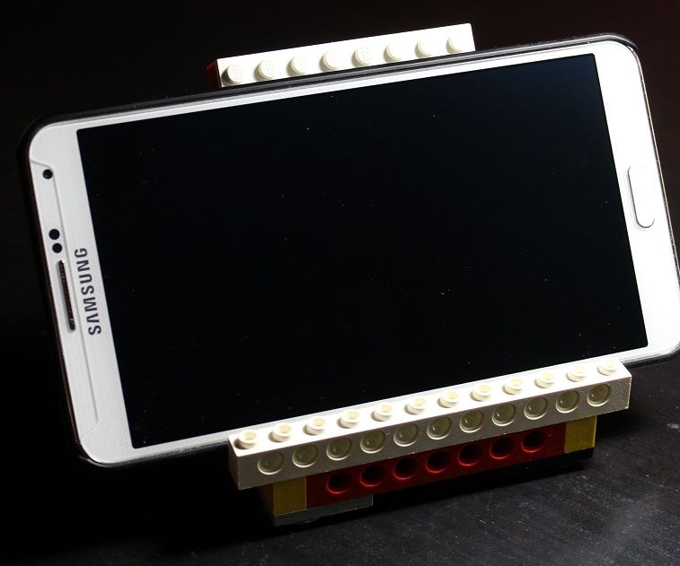 Simple, cheap, adjustable horizontal cell phone holder with Legos