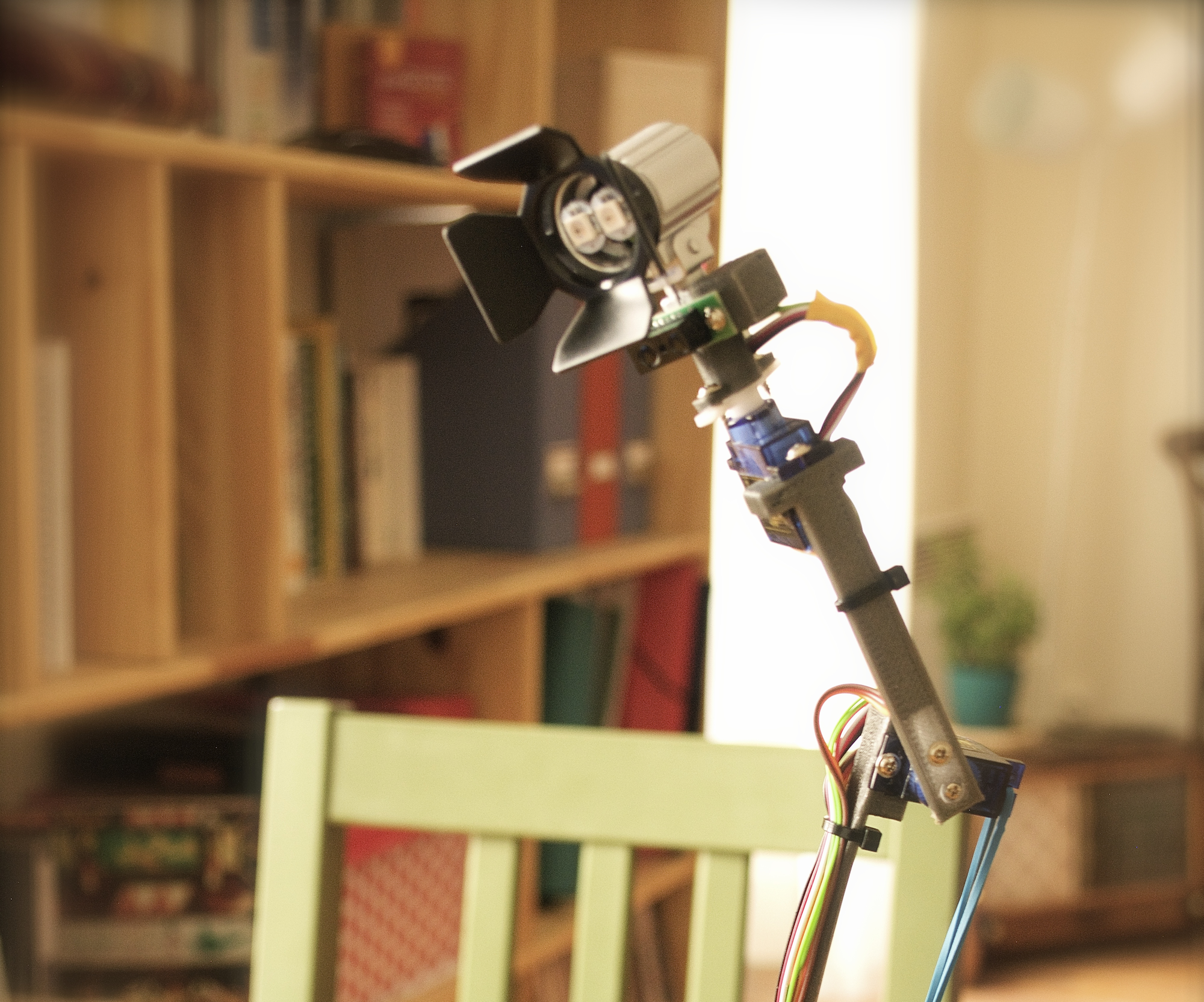 OiO - a Desk Lamp That Has a Soul 