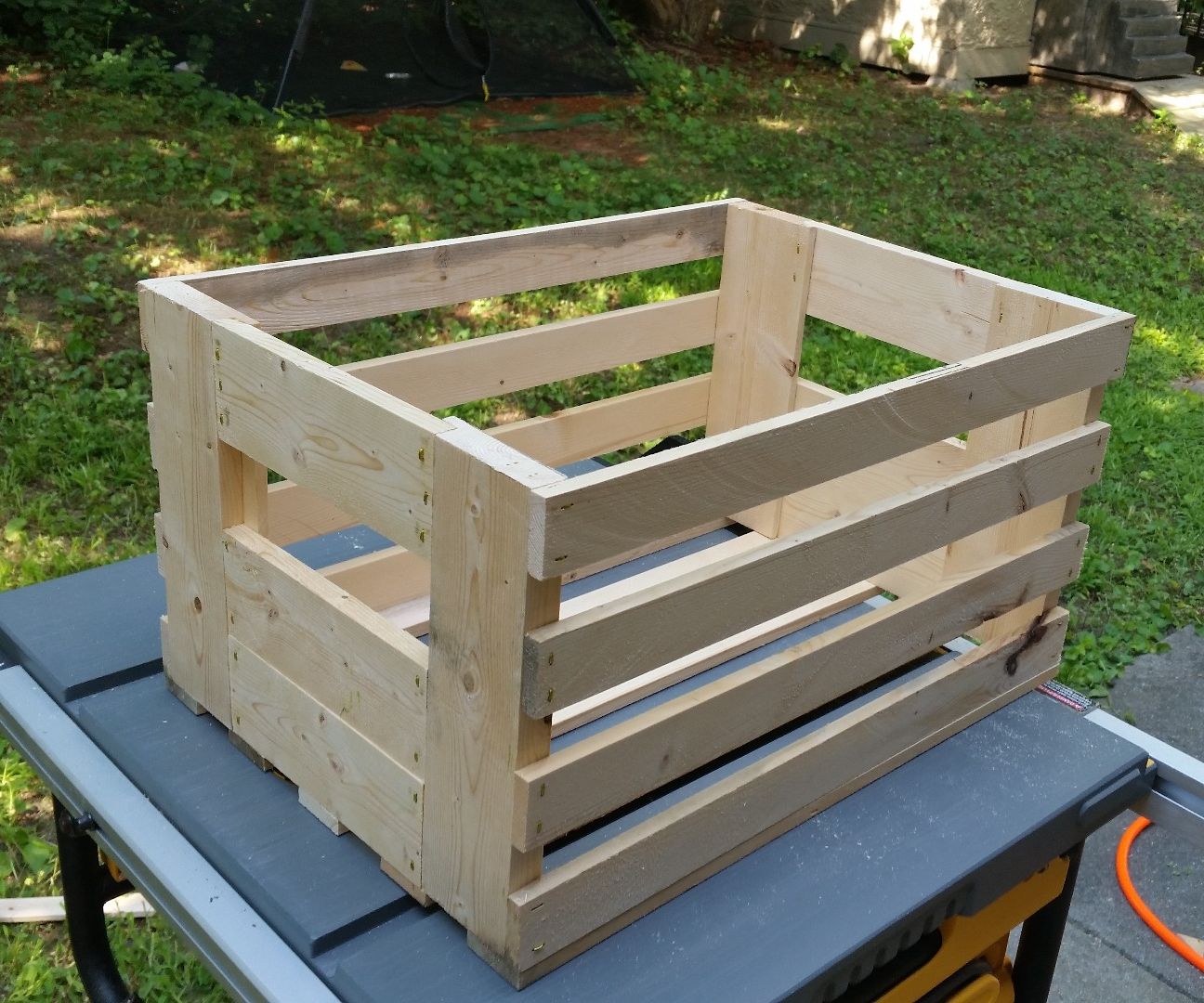 How to Make an $11 Crate With a $3 2x4