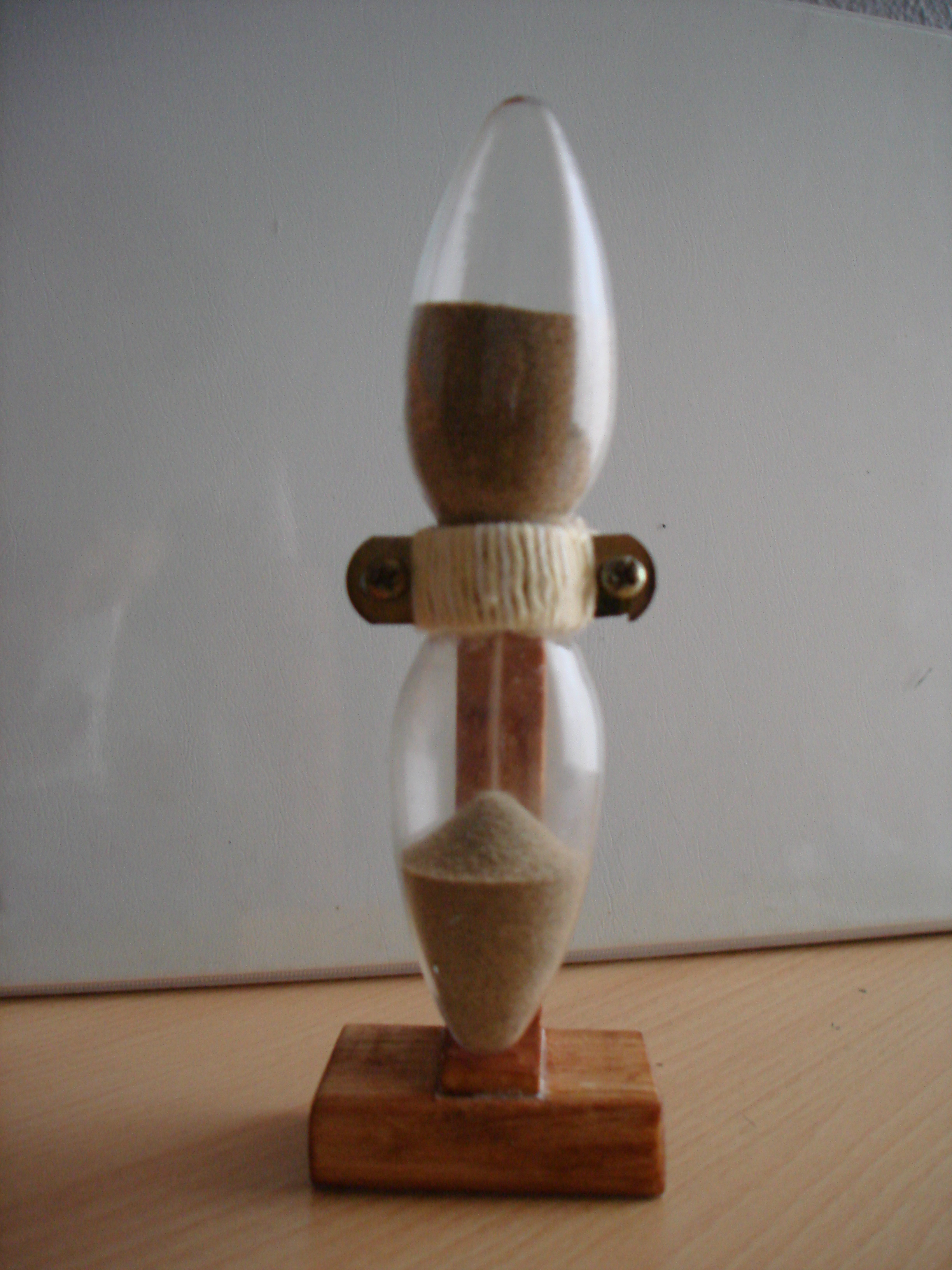 How to Make an Hourglass From Two Lightbulbs