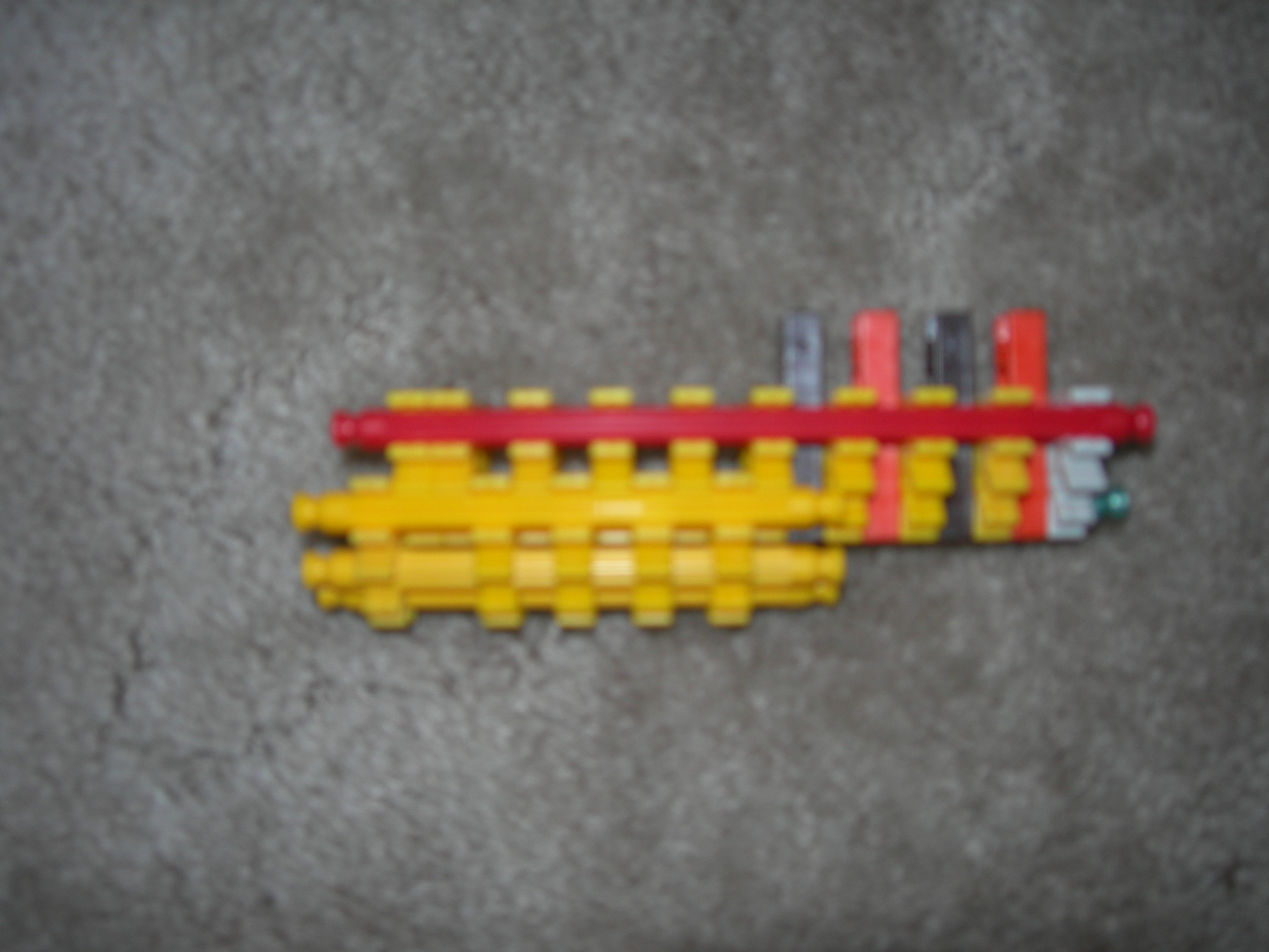 C:\Documents and Settings\Dave\My Documents\My Pictures\K'nex Gnasher Shotgun\K'nex Gnasher Shotgun 015.jpg