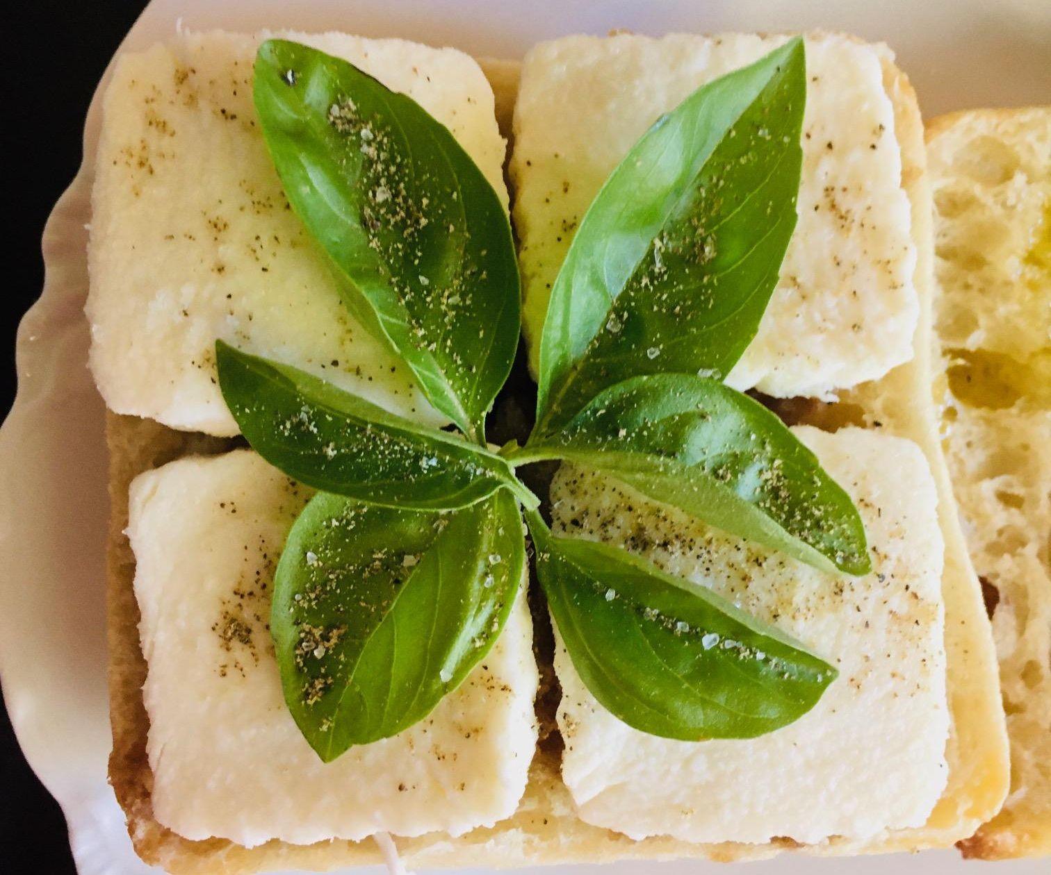Caprese-Cheesy Sandwich