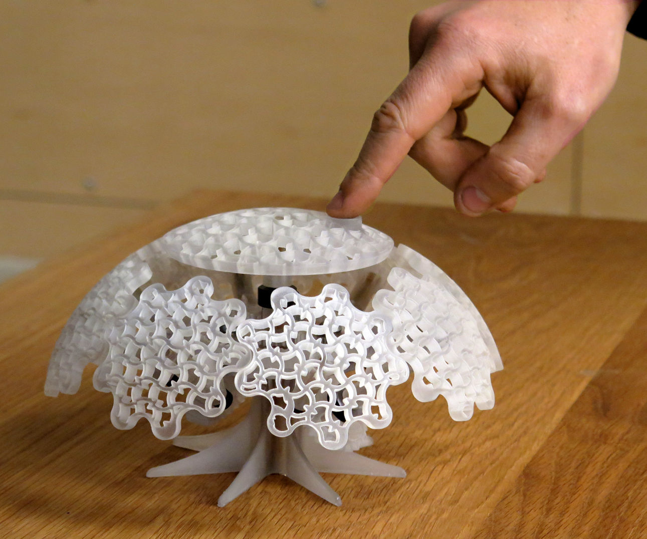 Tiny Planet: a 3D Printed Mechanical Sculpture