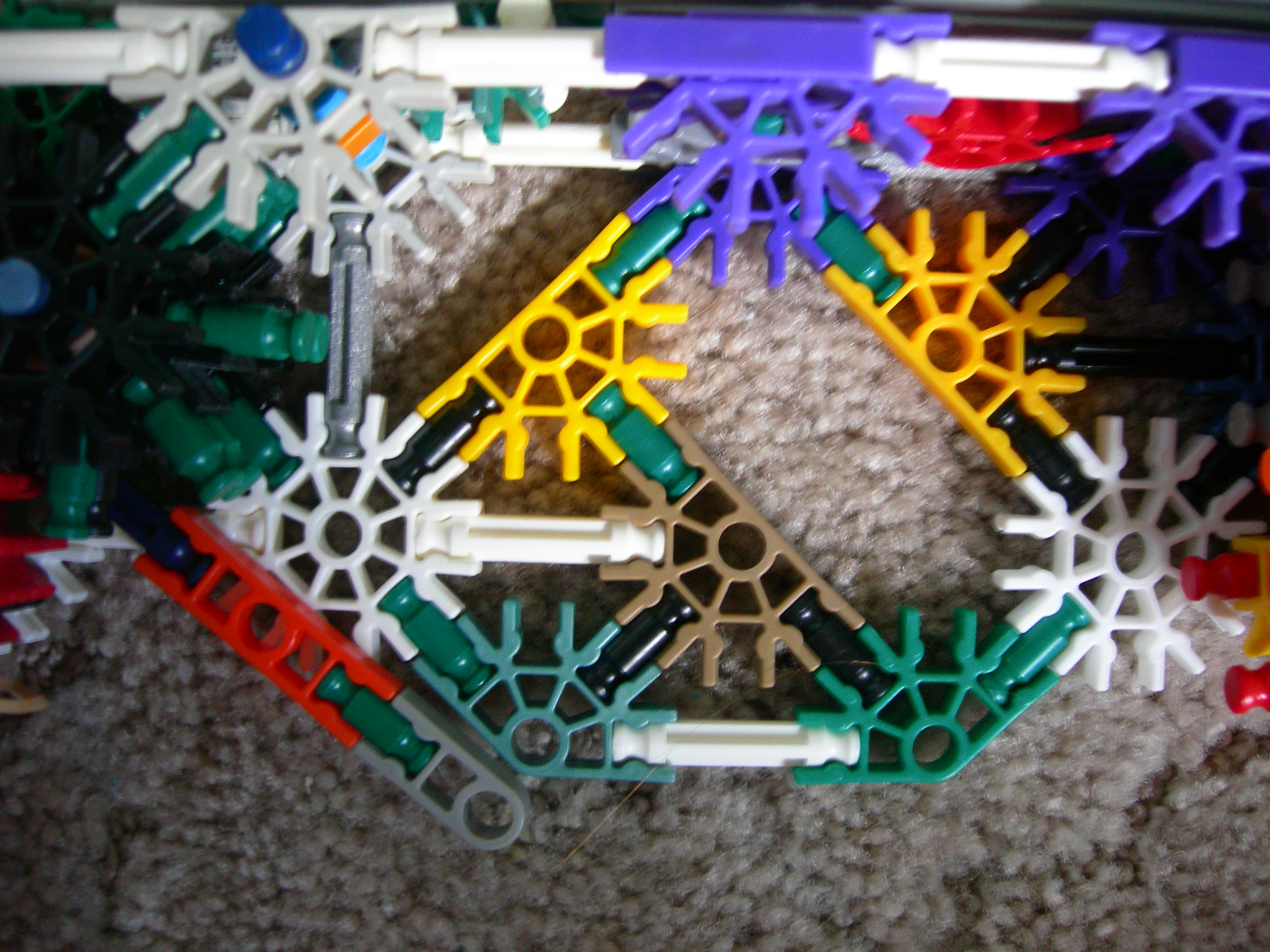 C:\Documents and Settings\Dave\My Documents\My Pictures\K'nex Gnasher Shotgun UPG\K'nex Gnasher Shotgun UPG 013.jpg