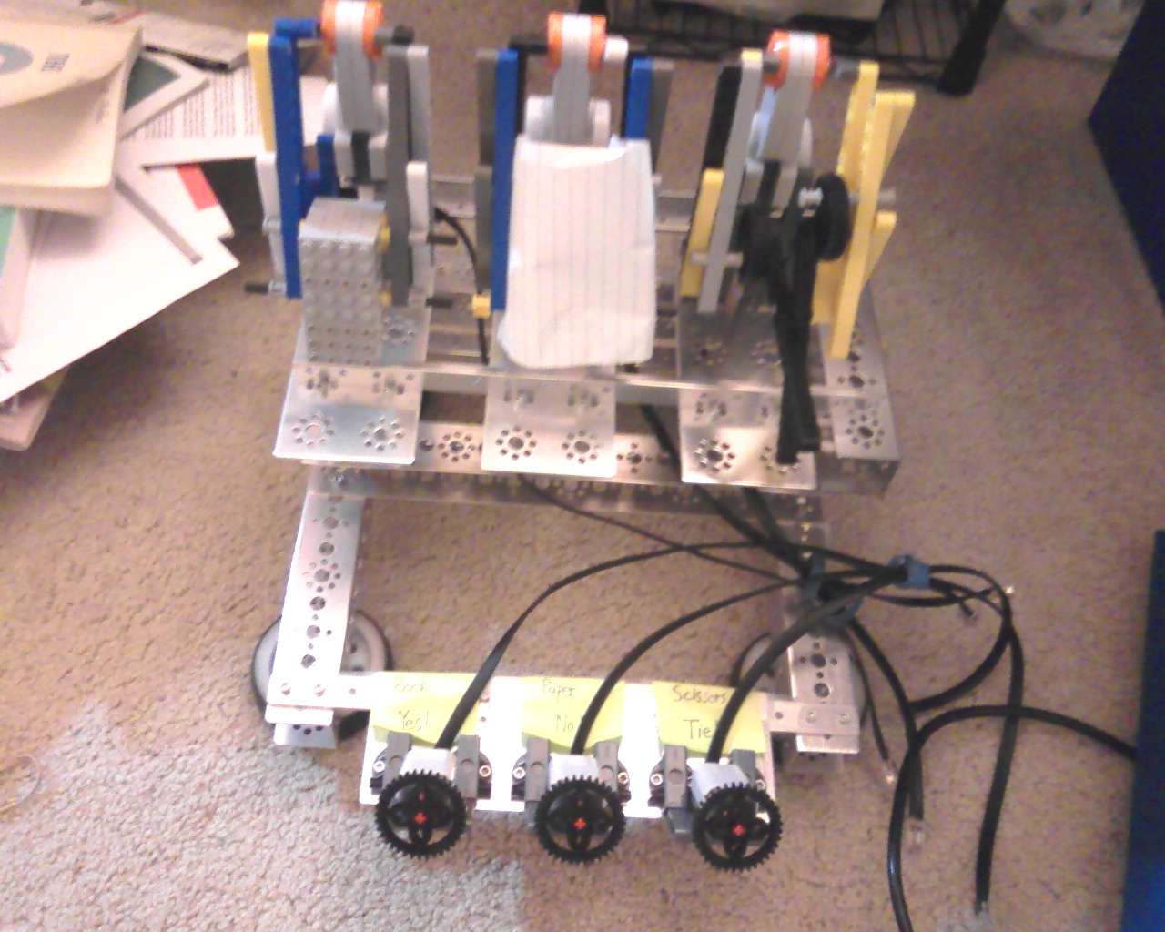 Self-Learning Rock - Paper - Scissors Robot From Lego Mindstorms NXT!