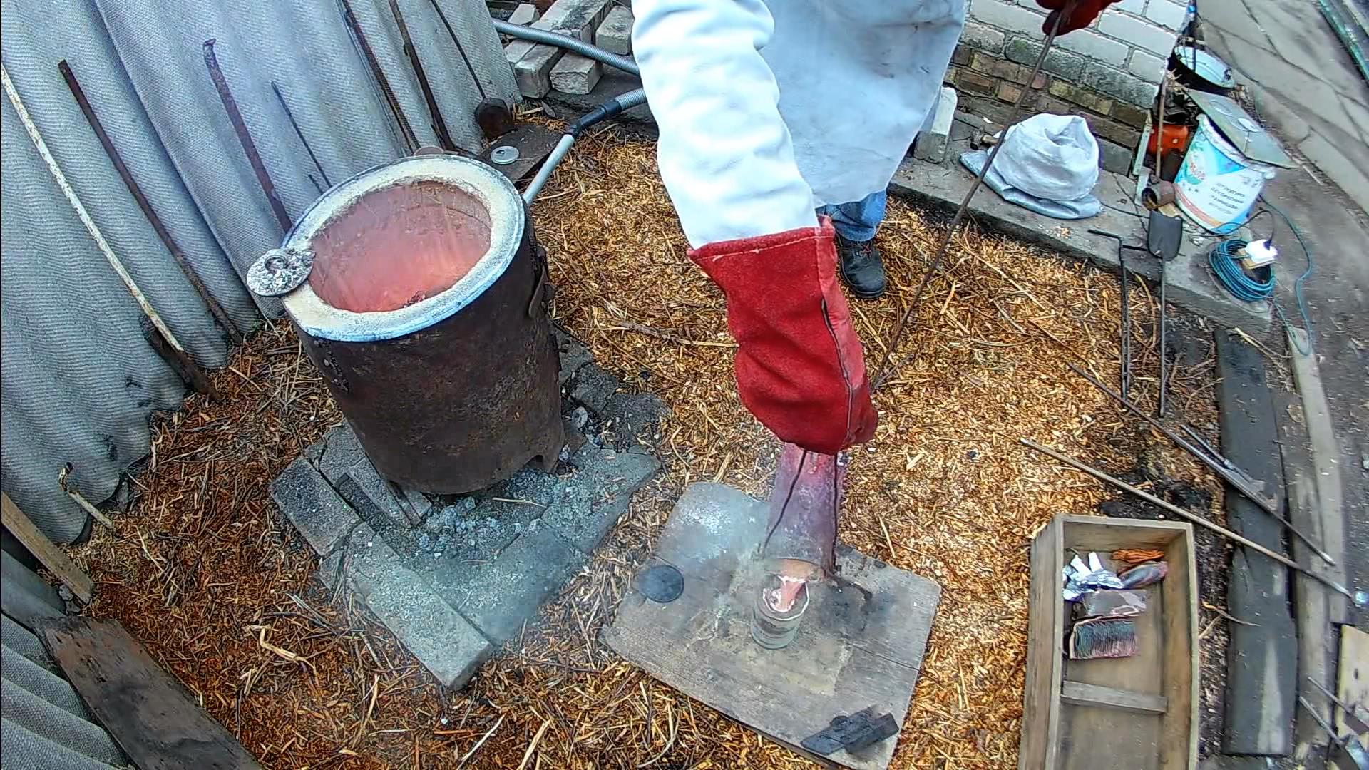 White Bronze - home melting techniques. High-Leaded Bronze production.avi_snapshot_01.16_[2017.06.05_15.50.27].jpg