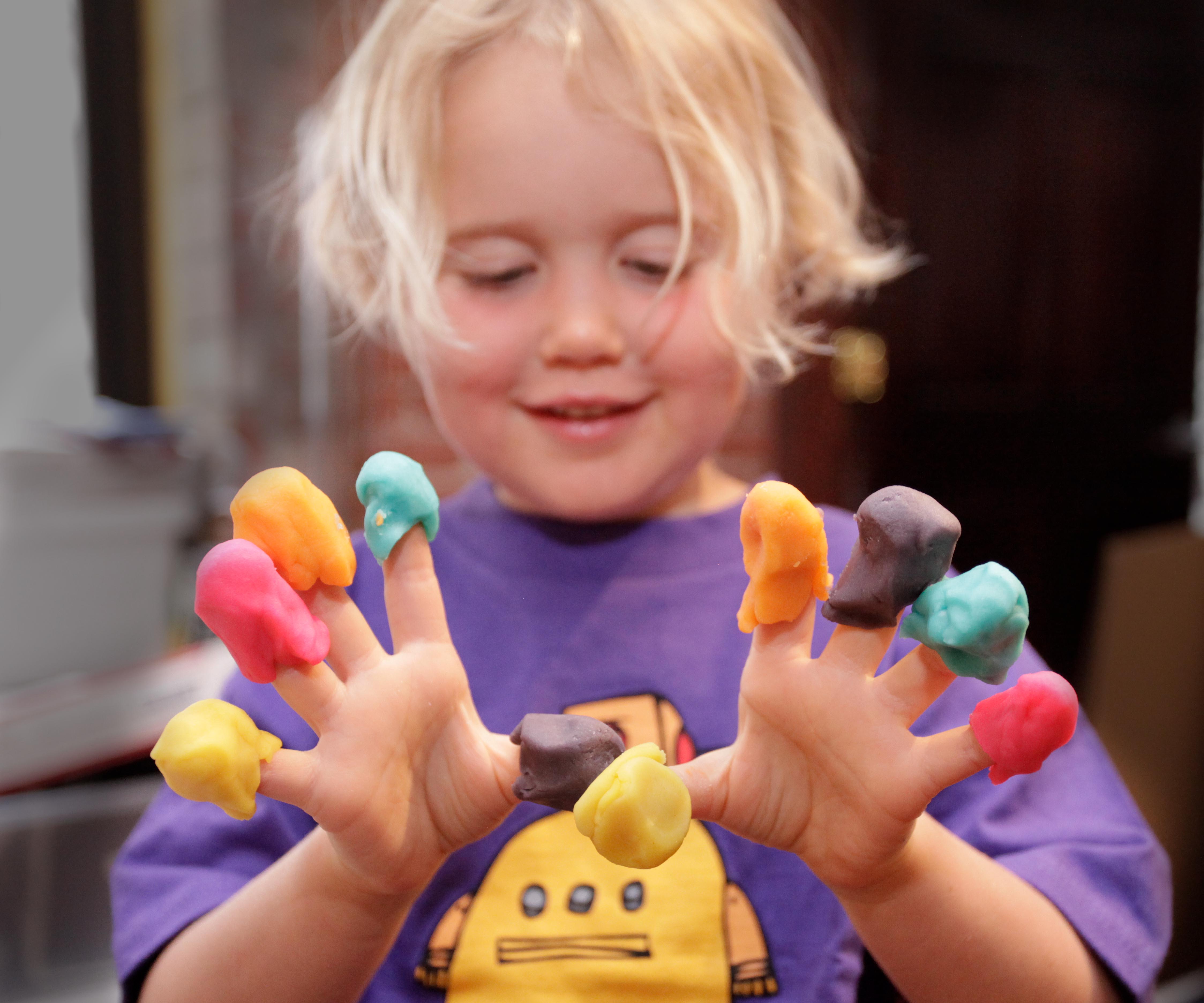 How to Make Playdough (Play-doh)