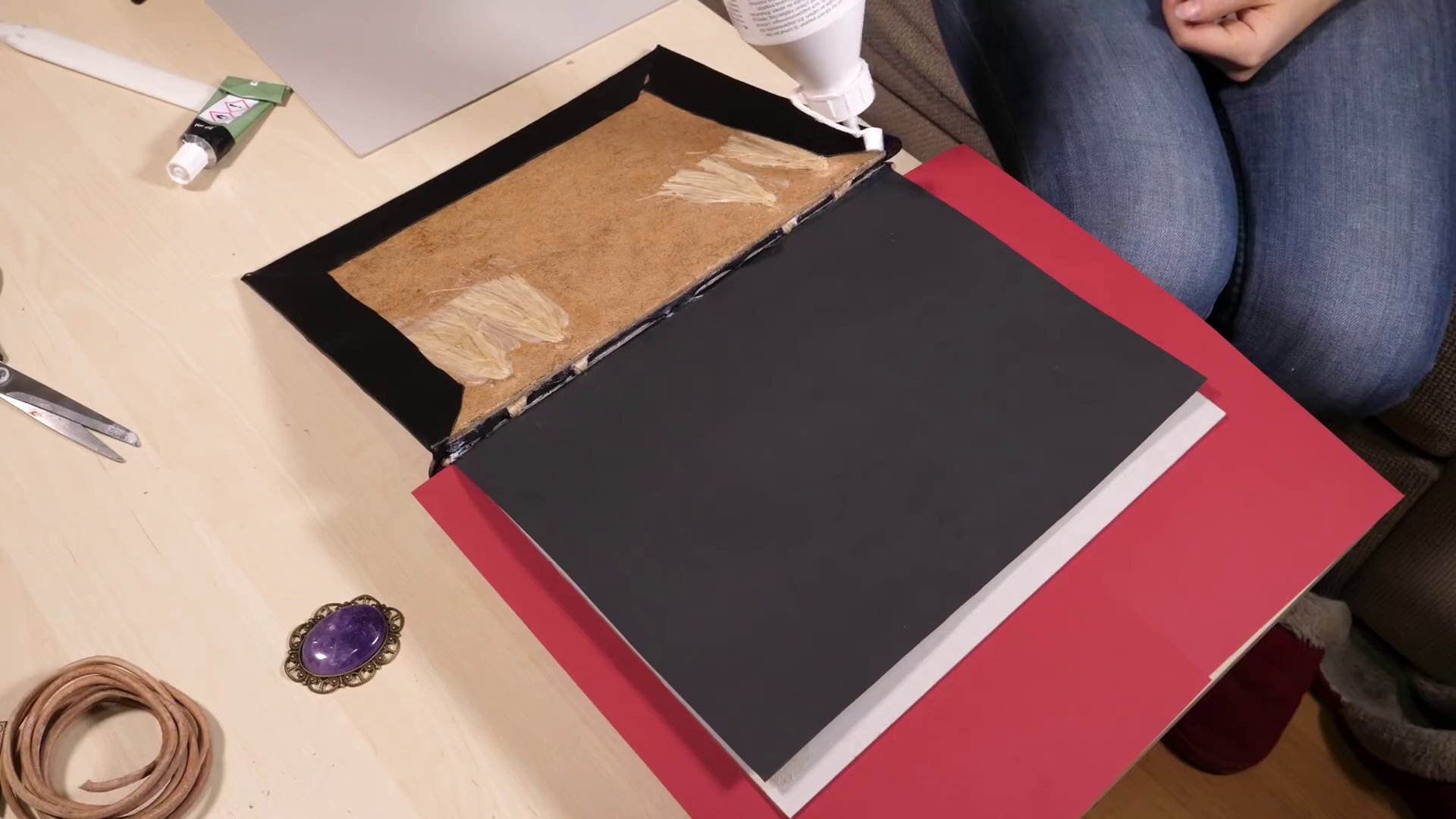 leather-book-tome-sketchbook-notebook-homemade-diy-journal-bookbinding-grimoire-2018-10-22-11h31m31s556.png