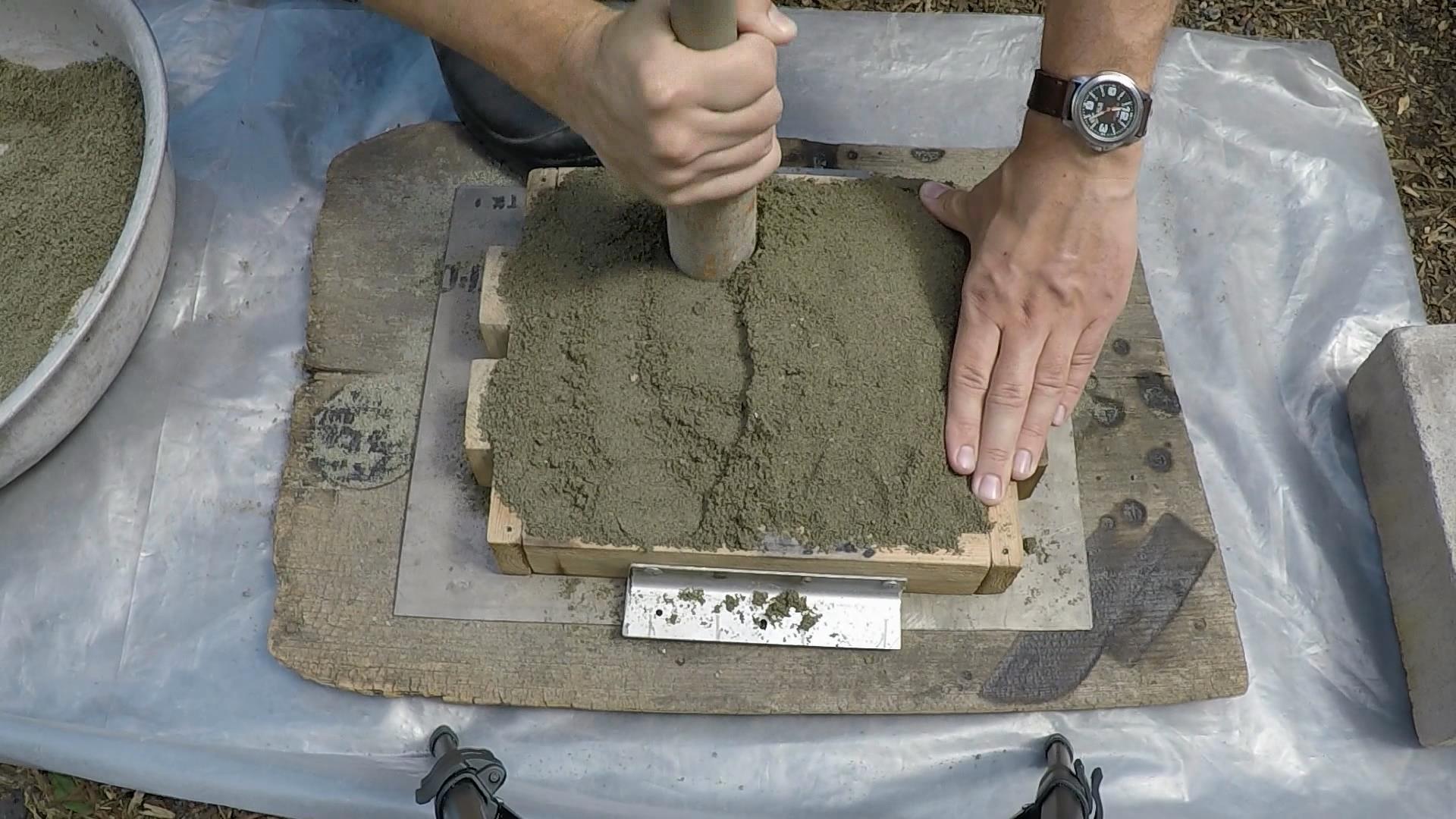 Trident coat of arms. Brass casting. Independence Day of Ukraine.avi_snapshot_00.47_[2017.08.06_21.53.59].jpg