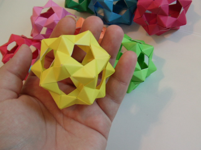 30 Unit PHiZZ Ball (modular Origami)