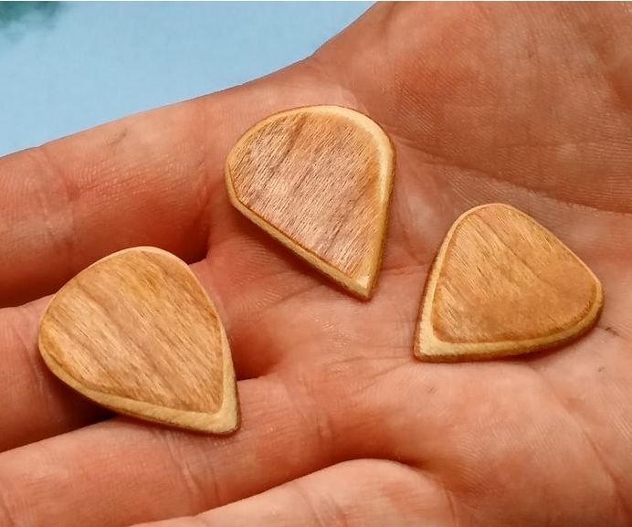 DIY Veneer Guitar Picks