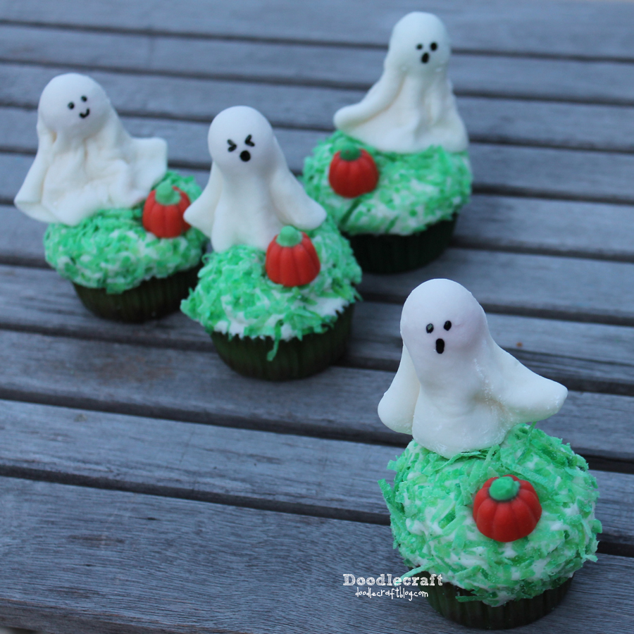 adorable kawaii ghost cupcakes marshmallow fondant lollipops easy diy candy corn pumpkin halloween treats spooky (5).JPG