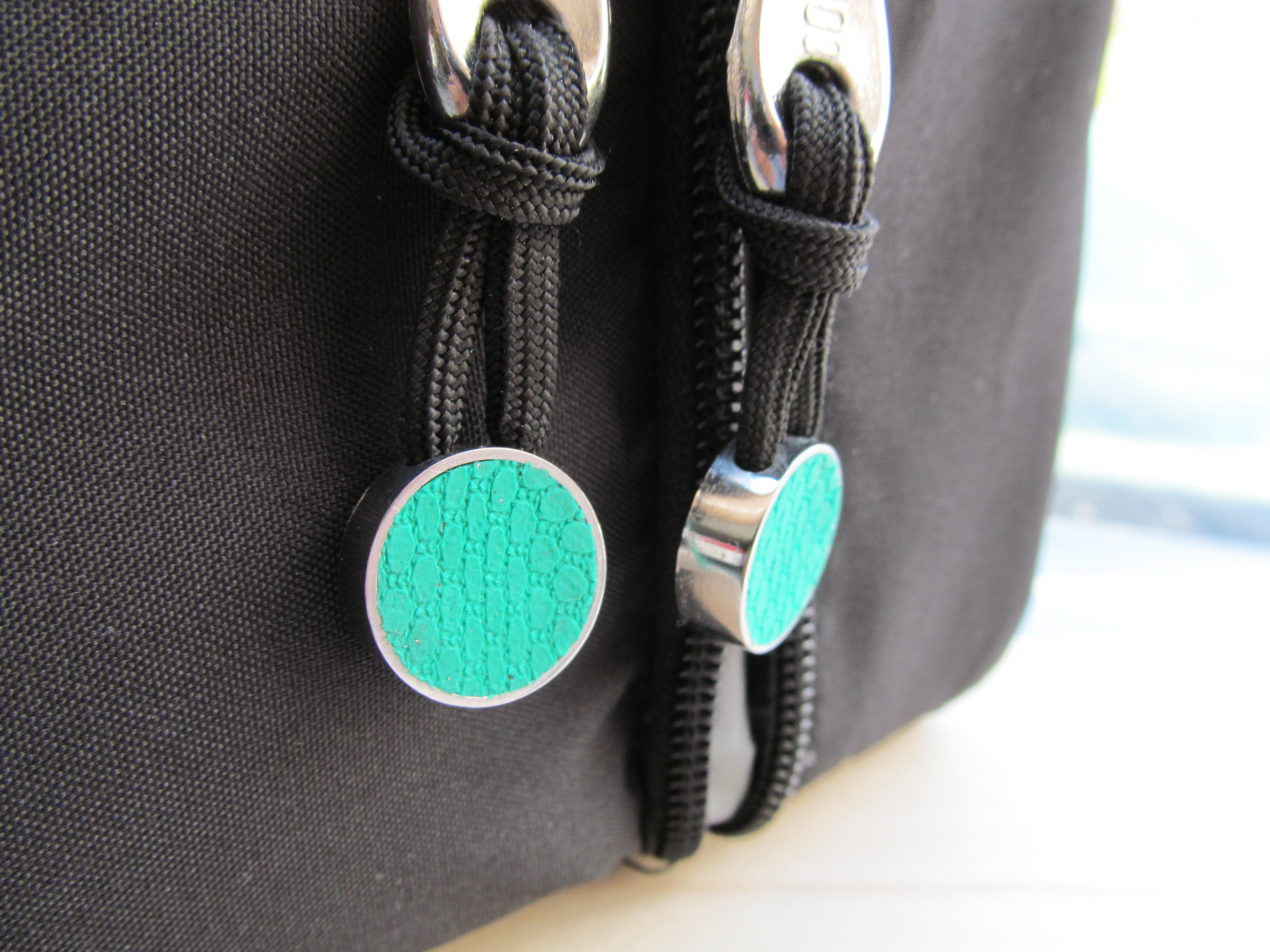 Sugru Paracord Zipper Pulls